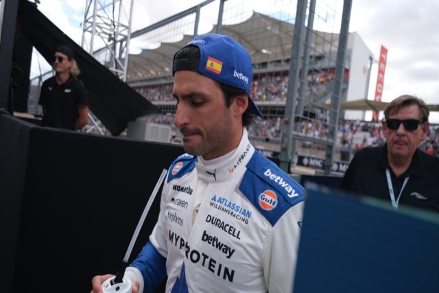  - Sainz a boxból rajtol a sprint futamon